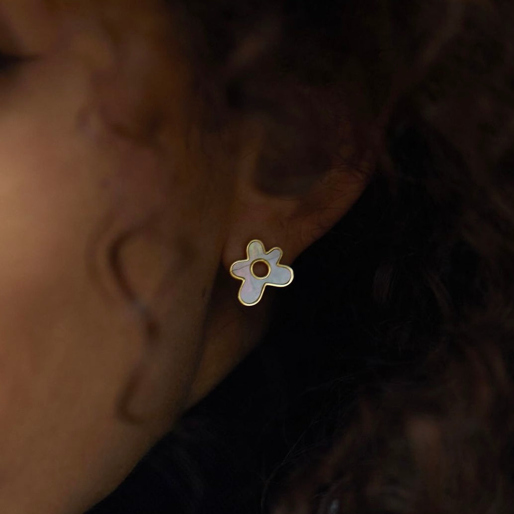 Daisy Whisper Studs