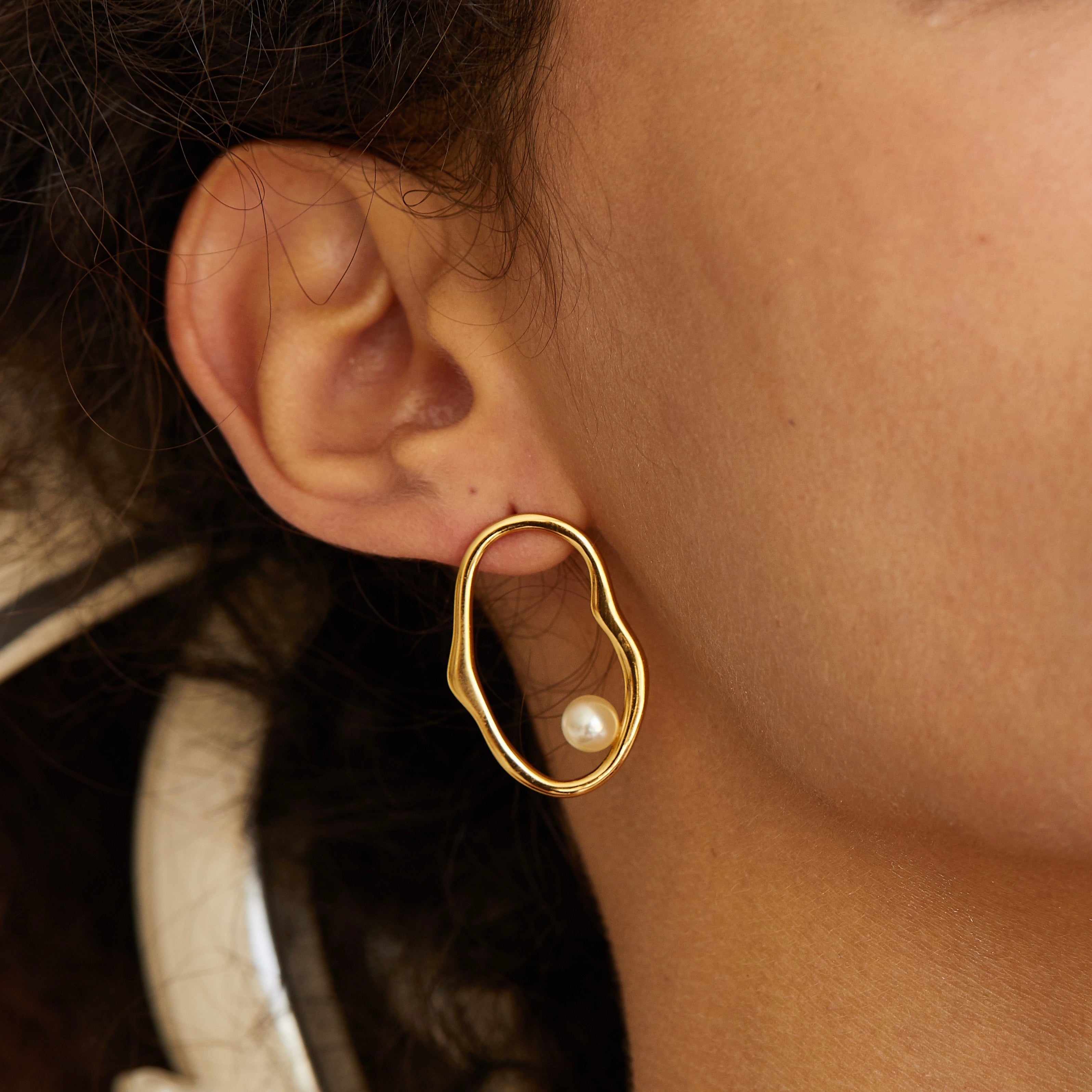 Contour d’Or Pearl Earrings - Pure Gems & Stones Store: Awakened Days